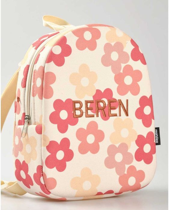 детска раничка с красиво бродирано име