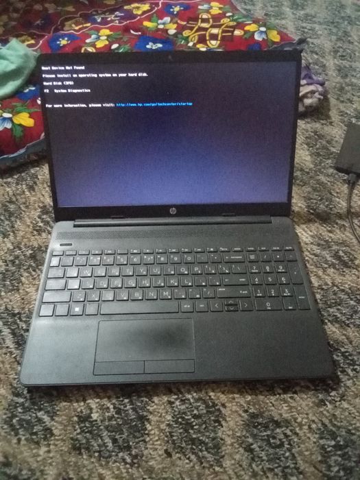 Ноутбук сотилади