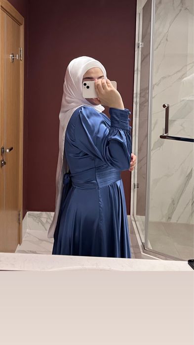 Платья длинные , практически новые