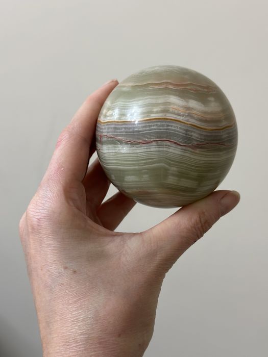 Оникс(Агат) форма шар, диаметр 70мм, вес 600гр.