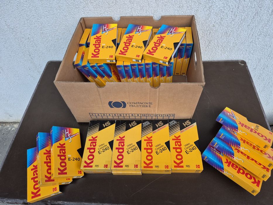 Vând 28 casete video VHS originale Kodak colecție filme mixte