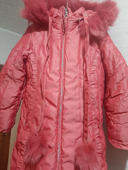 Пуховик размер 28 ( на девочку 3--6 лет).