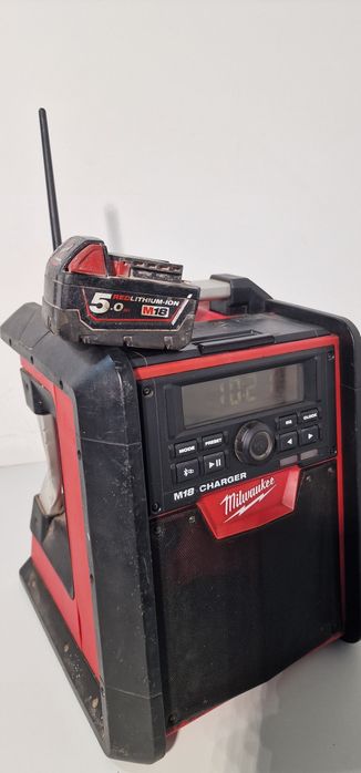 Radio Milwaukee M18 RC cu acumulator 5ah