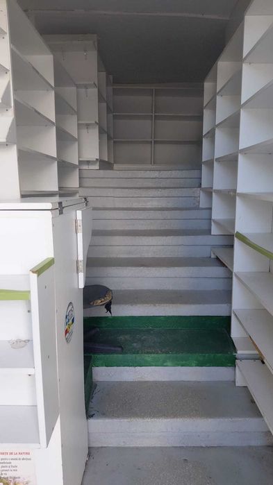 De inchiriat spatiu comercial de 3 mp in zona Ciresica si spatiu depozitare 44 mp + birou Halta Traian