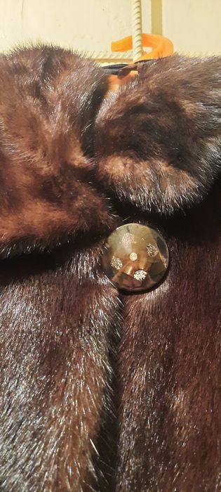 Норковая шубка с капюшоном