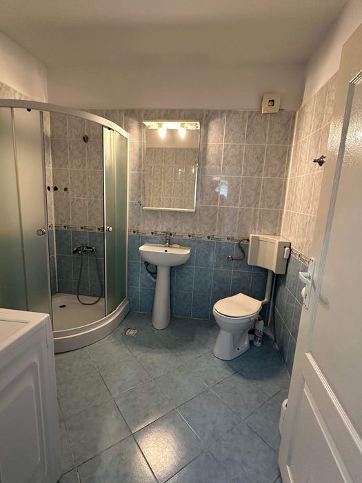 Proprietar Inchiriez Apartament cu 2 camere decomandat plus parcare
