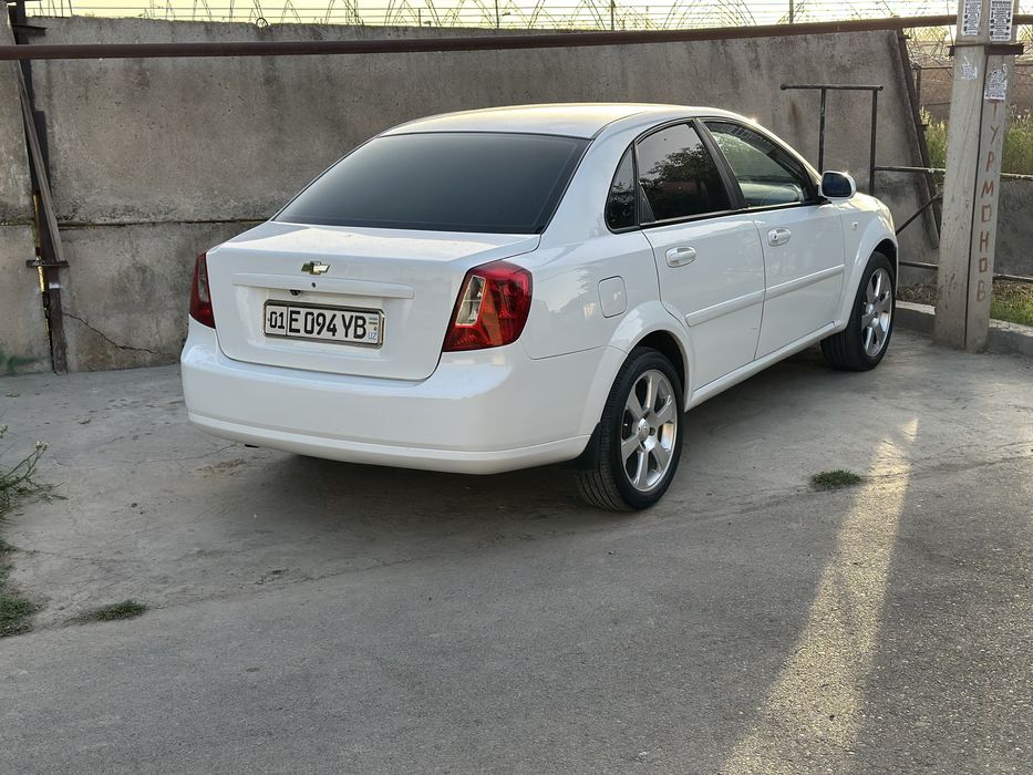 Lasetti avtomobili sotiladi