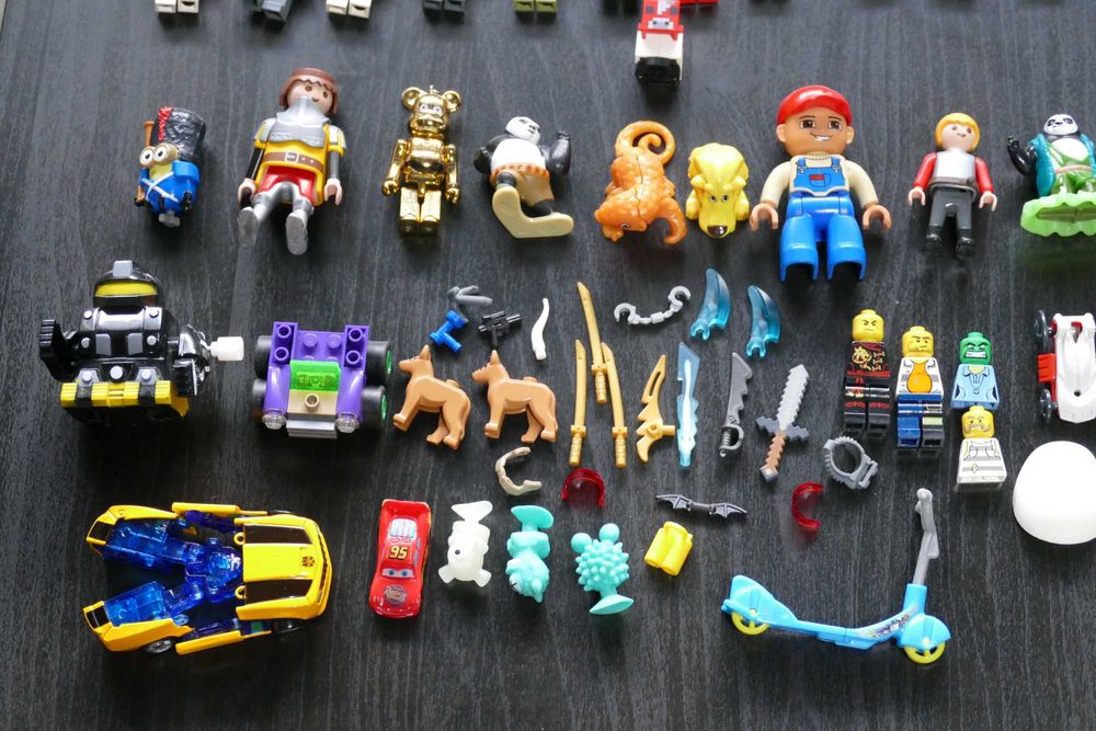 31 figurine LEGO originale + alte figurine