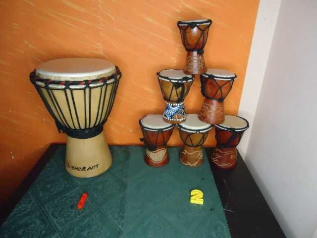 тарамбука, маракас Куба, кастанети, там-там барабанче,барабан-език