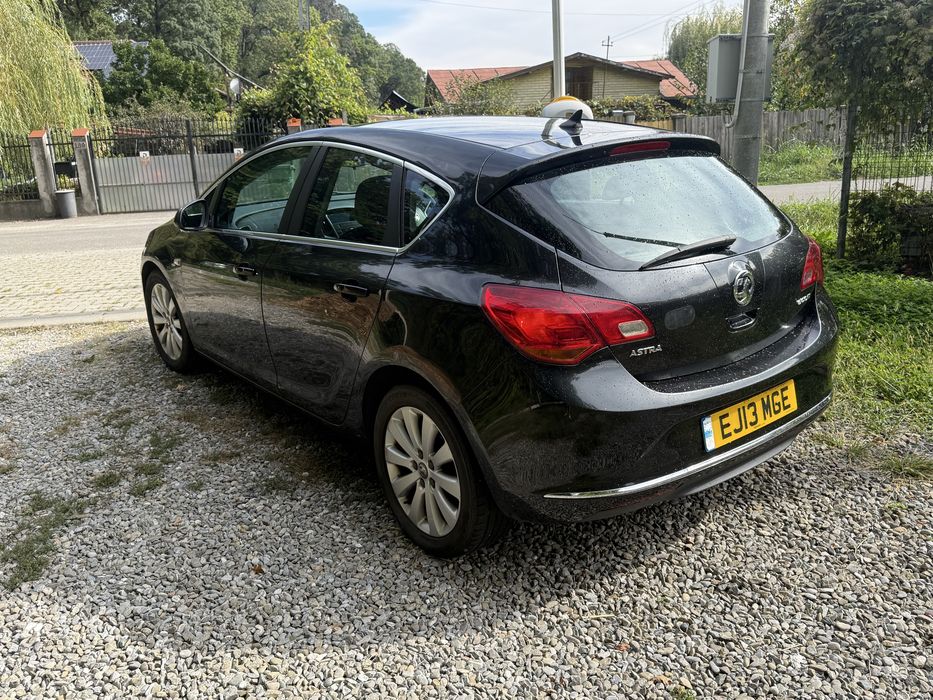 Dezmembrez Opel Astra J 1.7 cdti