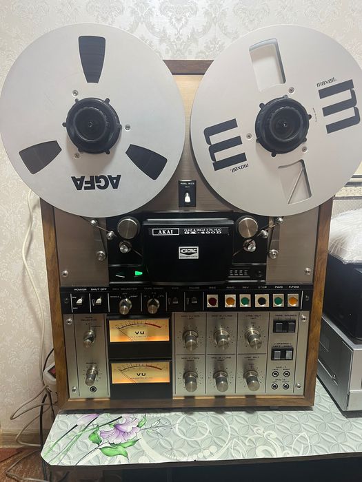 Vand Magnetofon Akai GX 400 functional cu proba in Bucuresti . Se poate si expédia prin curier in colet foarte bine ambala