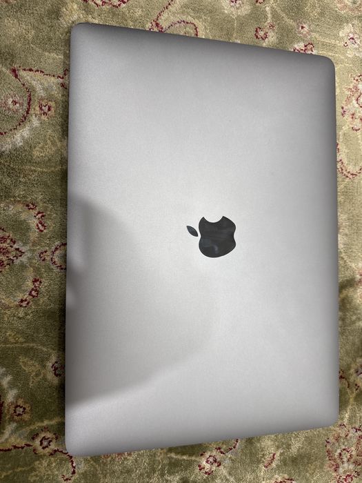 Macbook pro i7 512/12 model A2251 13inch