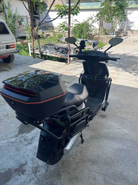 Skuter (scooter) sotiladi