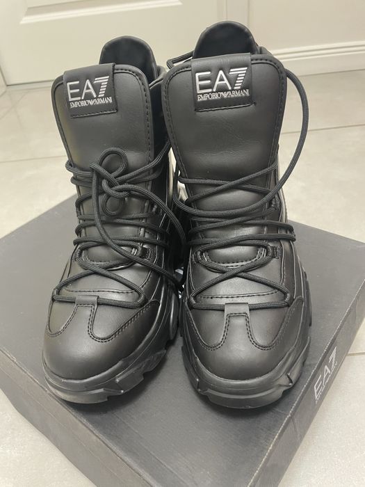 Bocanci armani de iarna