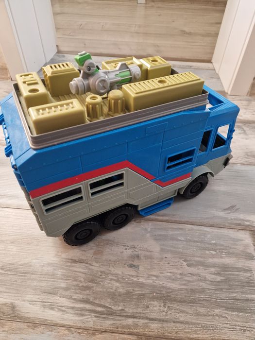 Ben 10 Каравана база