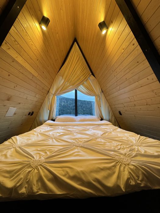 2 Cabane A frame, ciubar, sauna, gratar