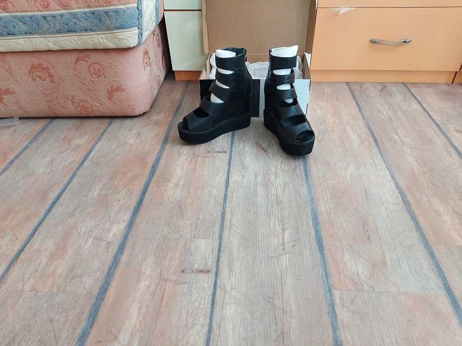 Естествена кожа летни обувки  Фетиш стил на платформа почти нови номер 38