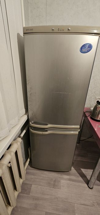 Холодильник Samsung