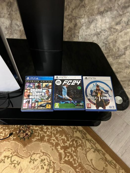 Playstation 5  почти новый, с телевизором