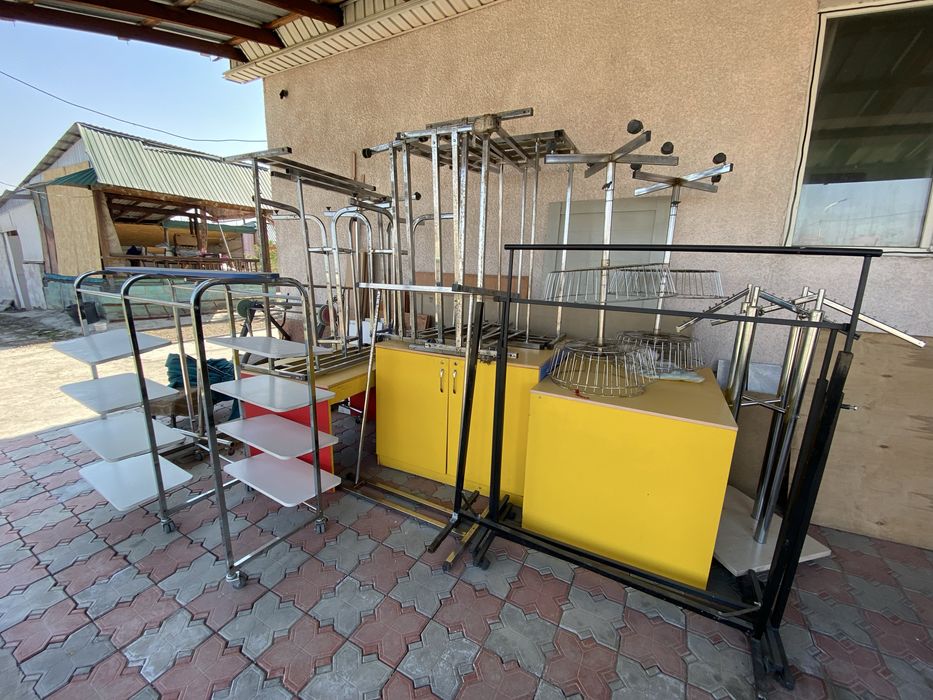 Торговое оборудование для магазина одежды (полный комплект)