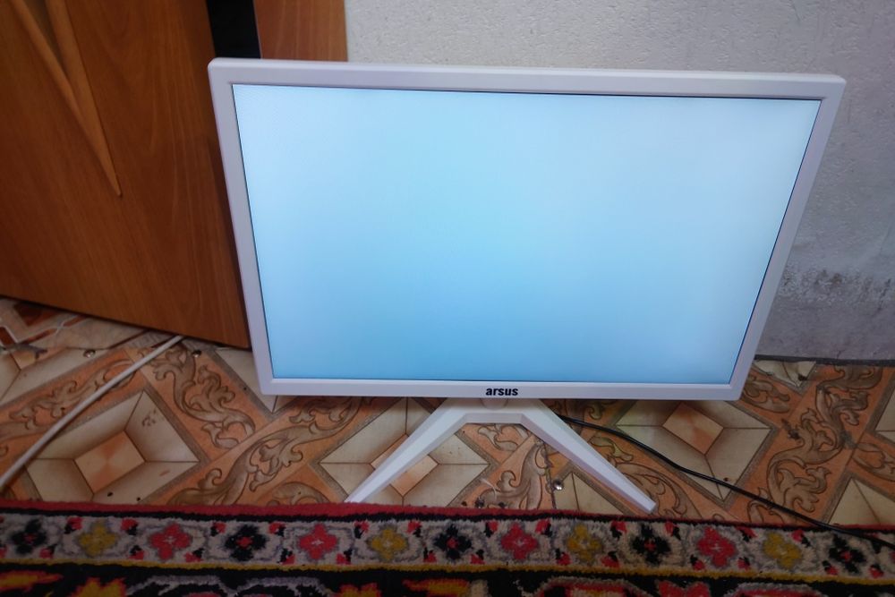 Монитор Arsus с дефектом