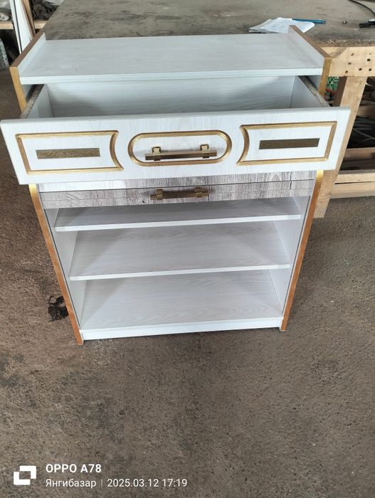 Тумба тумбочка сотилади