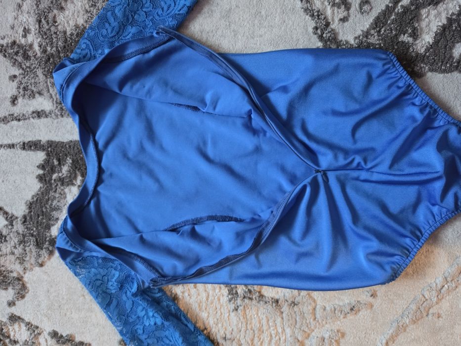 Costum dans sportiv Olga Design fete 8-10ani. Deosebit. Impecabil