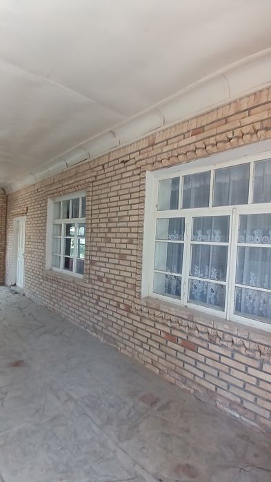 10 sotix uy-joy sotiladi. Narxi 60000 dollar. Narx kelishiladi