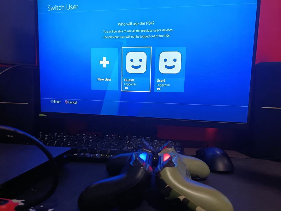 PlayStation 4 slim 2TB (PS4 slim 2TB) + 2 джойстика