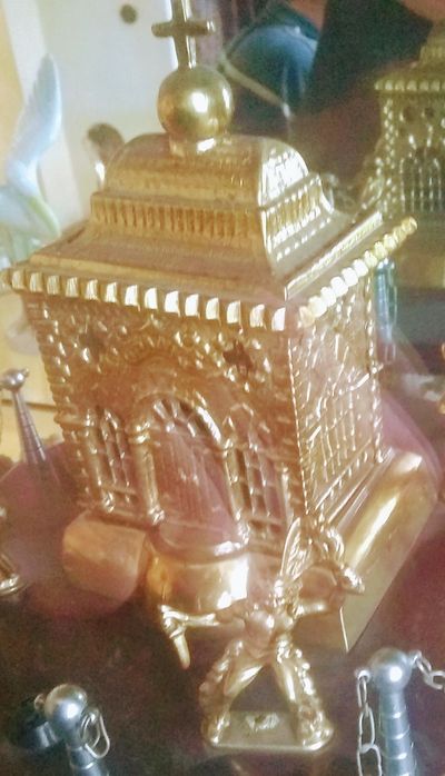 Biserica din bronz masiv