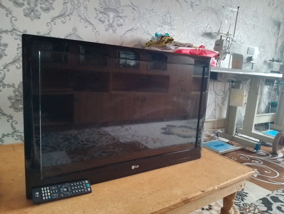 Телевизор LG  в идияном состояние
