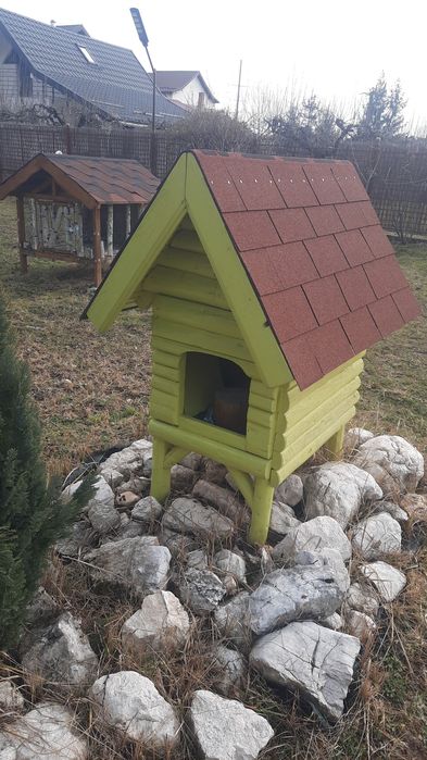 Cusca pui iepuri caini ,mese ,fantani, obiecte rustice