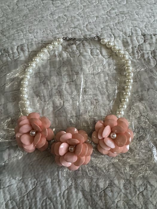 Colier elegant perle cu flori