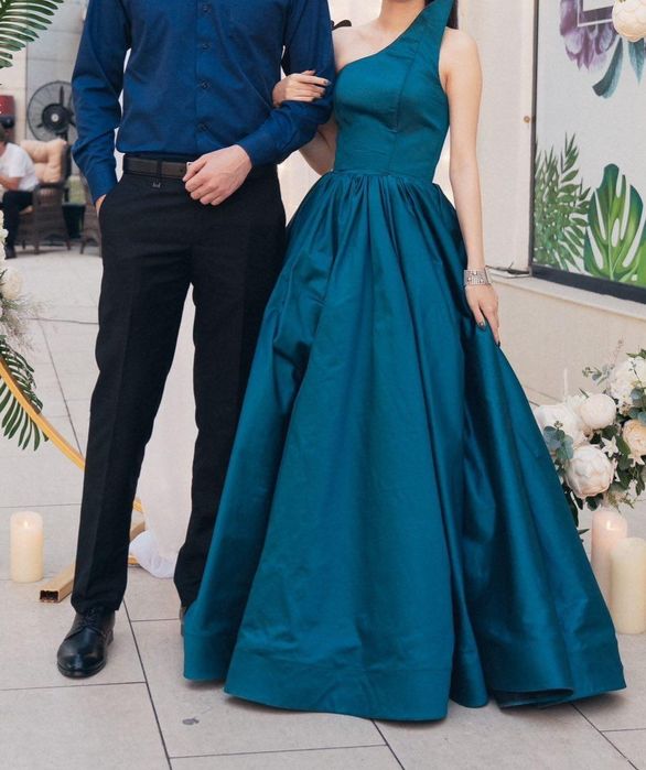 Вечернее платье сшито на заказ