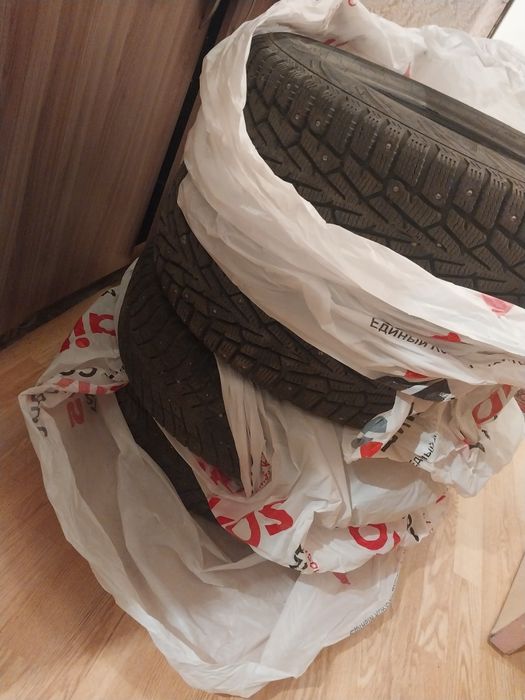 Продам зимнюю резину, комплект.