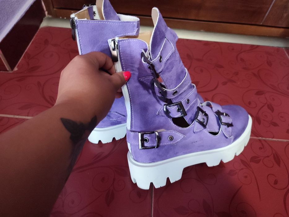 Ghete de vara și adidași