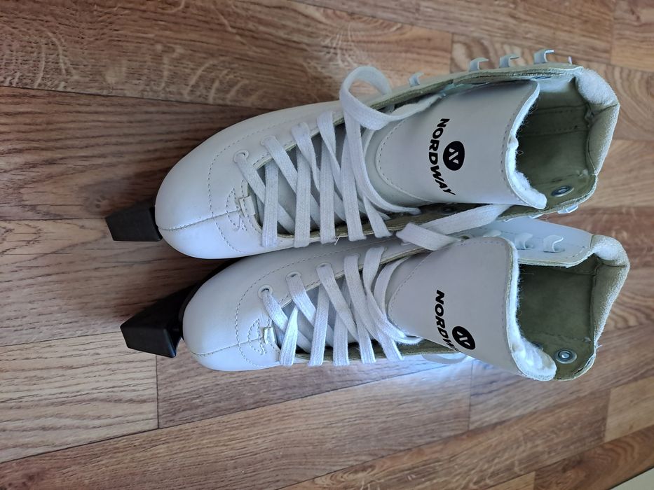 Продам коньки детские