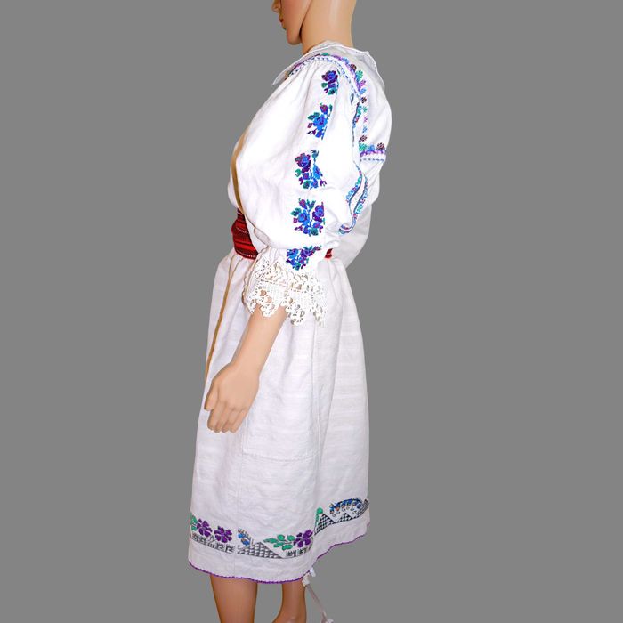 Costum popular vechi din Arad , ie veche , spacel si poale