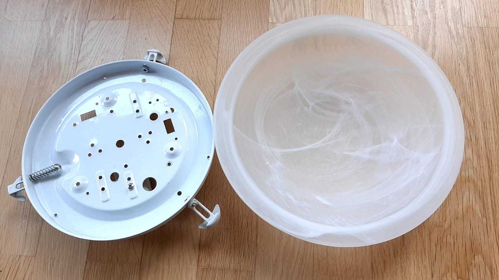 1. Lustra pendul, sticla Murano. 2. Plafoniera rotunda, sticlă Murano