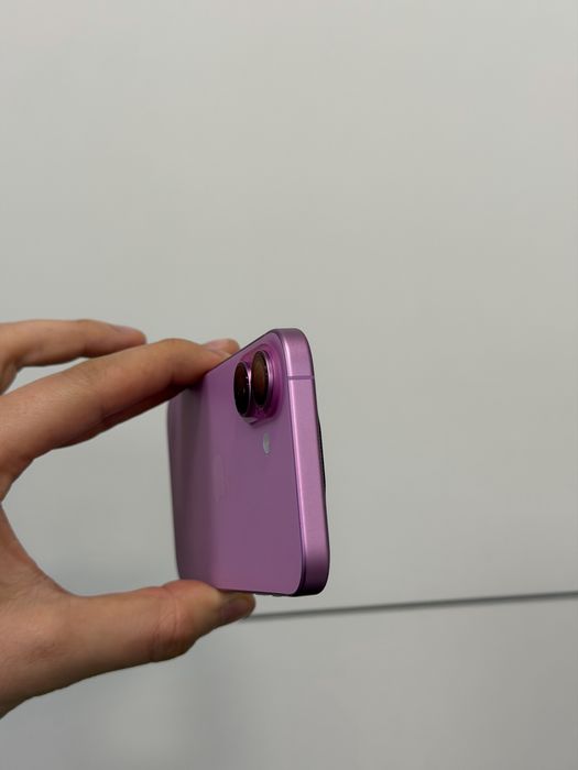 Продавам iPhone 16 32 цикъла