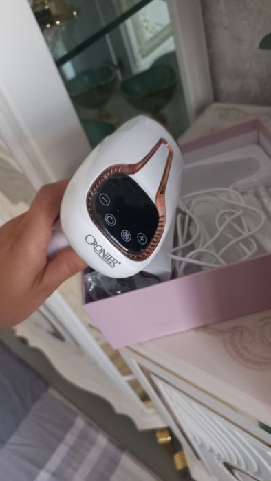 Cronier firmasining Fotoepilyatori. Tuklarni ildizi bilan yòq qiluvchi