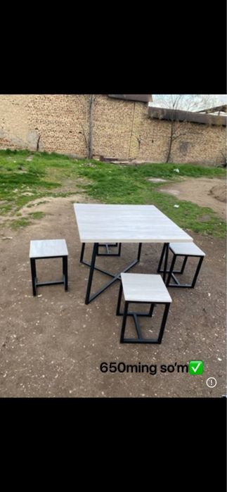 Stol stelaj har xil turdagi mebellar loft uslubida