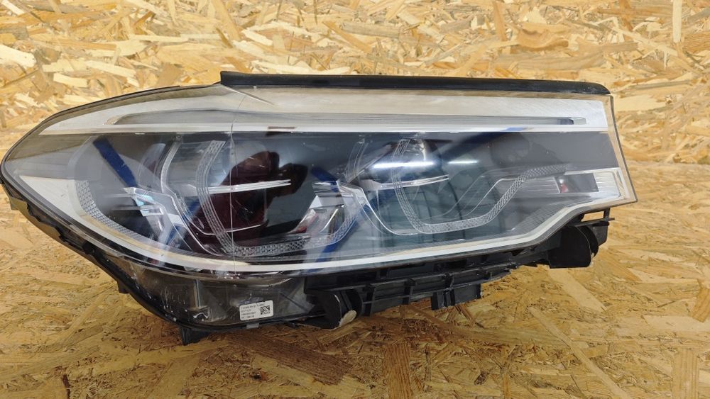 Десен фар за БМВ 5 Г30 Г31 BMW 5 G30 G31 Adaptive LED