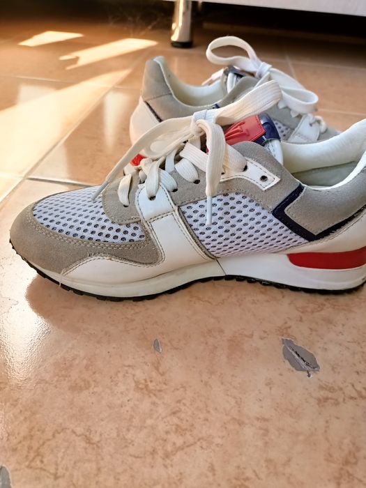 Кожаные кроссовки