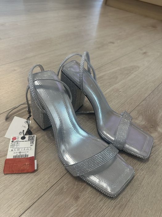 Сандали висок ток ZARA