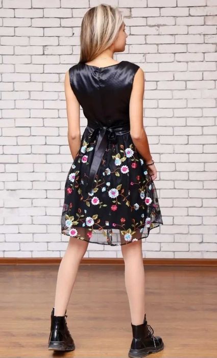 Платье сетка с вышивкой.  Новое.