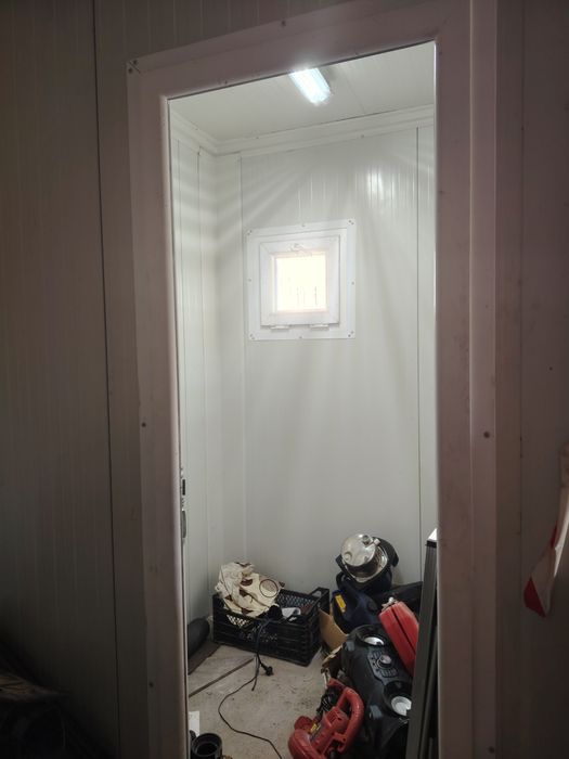 Vând modul  60 mp din 4 containere cu  panouri sandwich- baie, instalație electrică