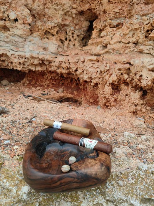 Арт пепелник от орех