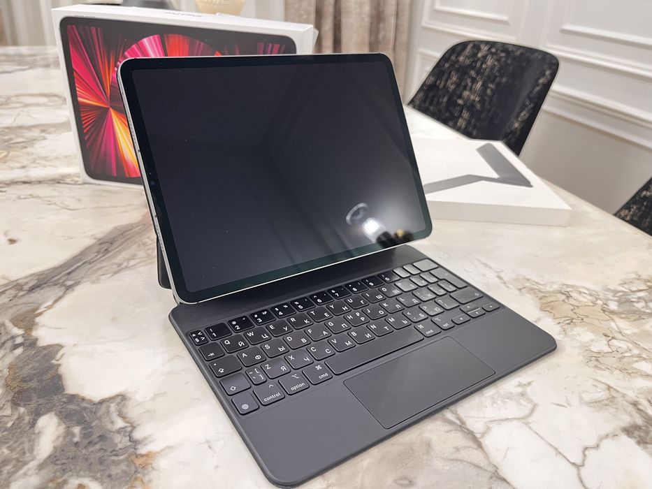 Ipad pro 11 inch (Wi-Fi+Cellular) + Magic Keyboard
