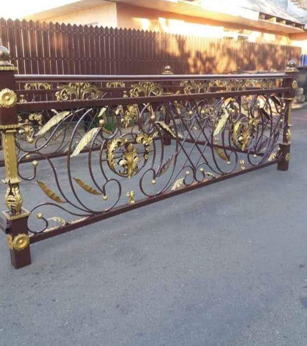 Balcoane și balustrada din fier forjat